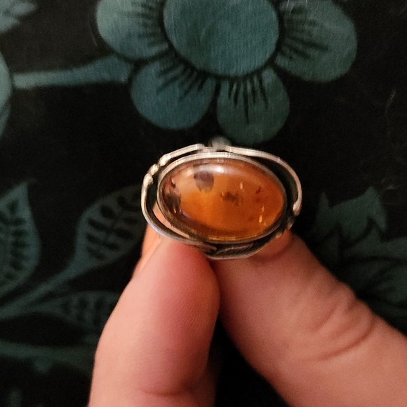 Vintage Amber Sterling Silver Ring - Picture 3 of 3